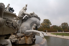 Schloss_Schönbrunn_Neptunbrunnen_07.JPG